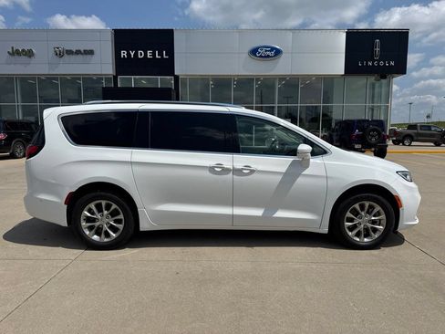 Used 2021 Chrysler Pacifica Touring-L w/ Premium & Safety Sphere Group AWD/4WD image 2