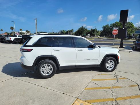 Used 2025 Jeep Grand Cherokee Laredo w/ Trailer Tow Package AWD/4WD image 6