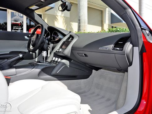 Used 2014 Audi R8 V10 image 12