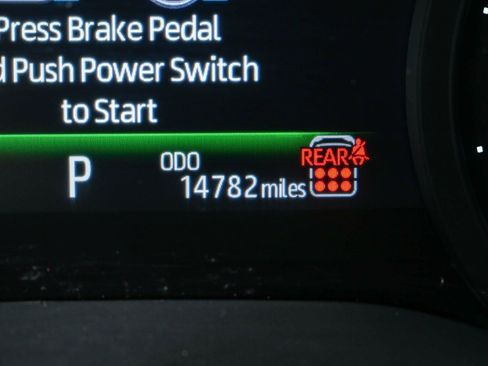 Used 2025 Toyota Sienna XLE w/ XLE Plus Package FWD image 8