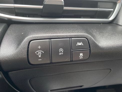 Certified 2023 Hyundai Elantra SE FWD image 22