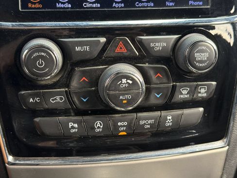 Used 2019 Jeep Grand Cherokee Laredo w/ Security & Convenience Group AWD/4WD image 27