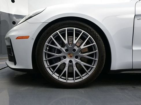 Certified 2025 Porsche Panamera 4 E-Hybrid AWD/4WD image 6