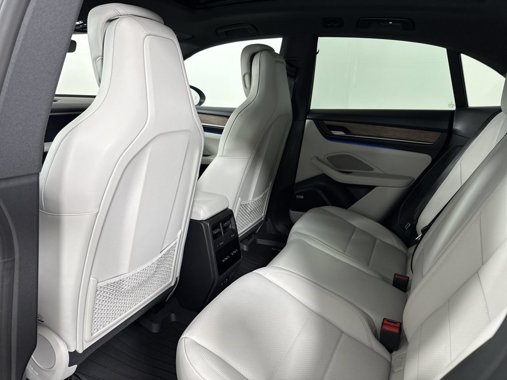 Certified 2025 Porsche Macan Electric RWD image 27