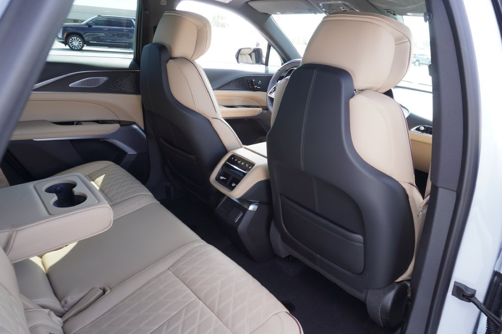 Certified 2026 Cadillac Lyriq Signature Sport w/ Nappa Leather Package RWD image 10