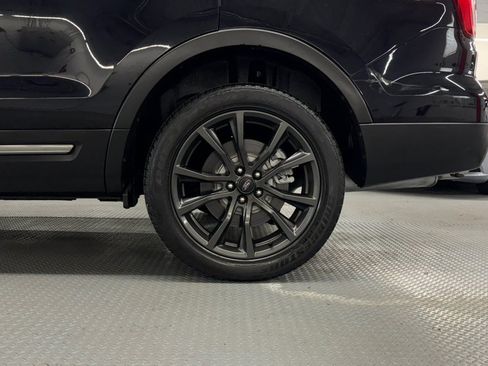 Used 2017 Ford Explorer XLT w/ Equipment Group 202A AWD/4WD image 13