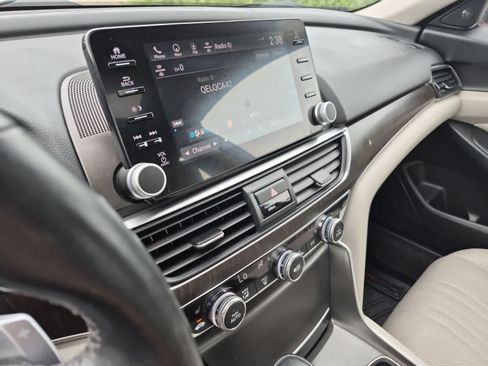 Used 2018 Honda Accord Touring image 29