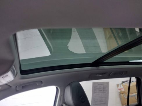 Used 2019 Volkswagen Tiguan SE w/ Panoramic Sunroof Package image 37