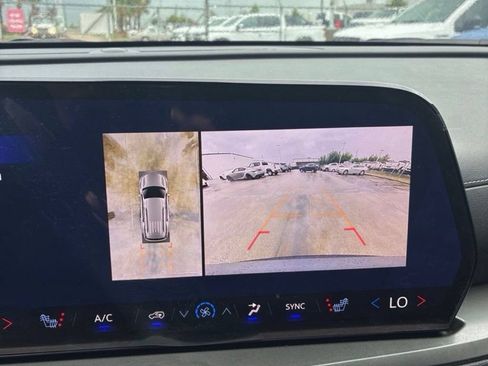 Used 2026 Chevrolet Traverse LT w/ Sun and Wheel Package FWD image 15