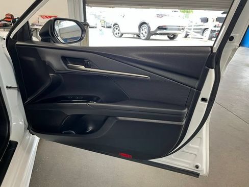 Used 2025 Toyota Camry SE FWD image 12