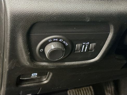 Used 2023 Jeep Grand Cherokee Altitude image 17