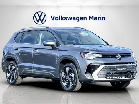 New 2026 Volkswagen Taos SE image 7