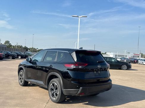 Certified 2025 Nissan Rogue SV FWD image 17