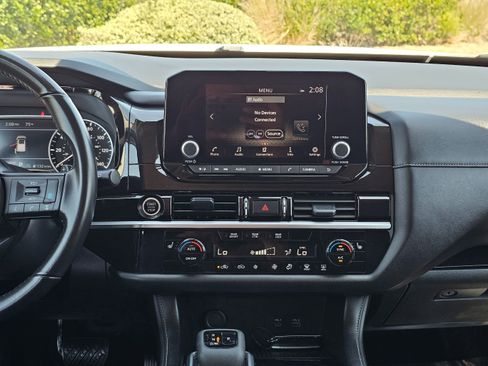 Used 2024 Nissan Pathfinder SV FWD image 25