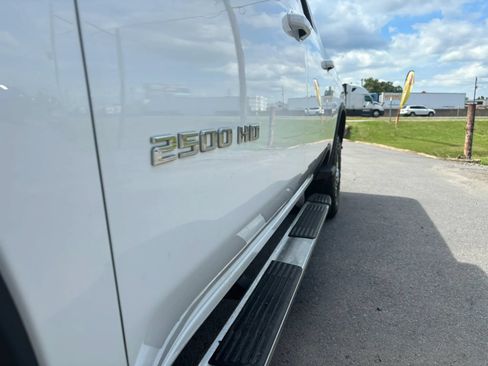 Used 2024 Chevrolet Silverado 2500 LT AWD/4WD image 10