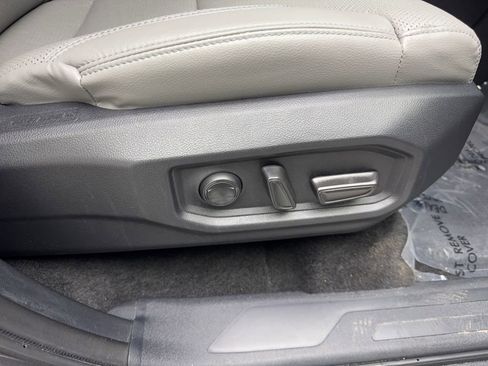 Used 2025 Toyota Tundra SR5 w/ SR5 Premium Package AWD/4WD image 49