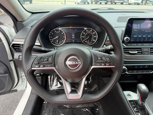 Used 2025 Nissan Altima 2.5 SV AWD/4WD image 24