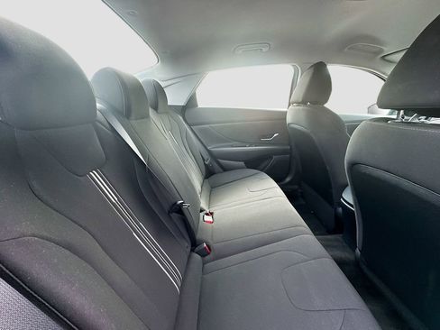 Used 2023 Hyundai Elantra SEL image 21