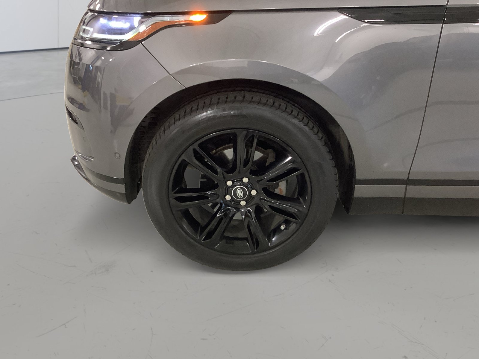 Used 2018 Land Rover Range Rover Velar S AWD/4WD image 9