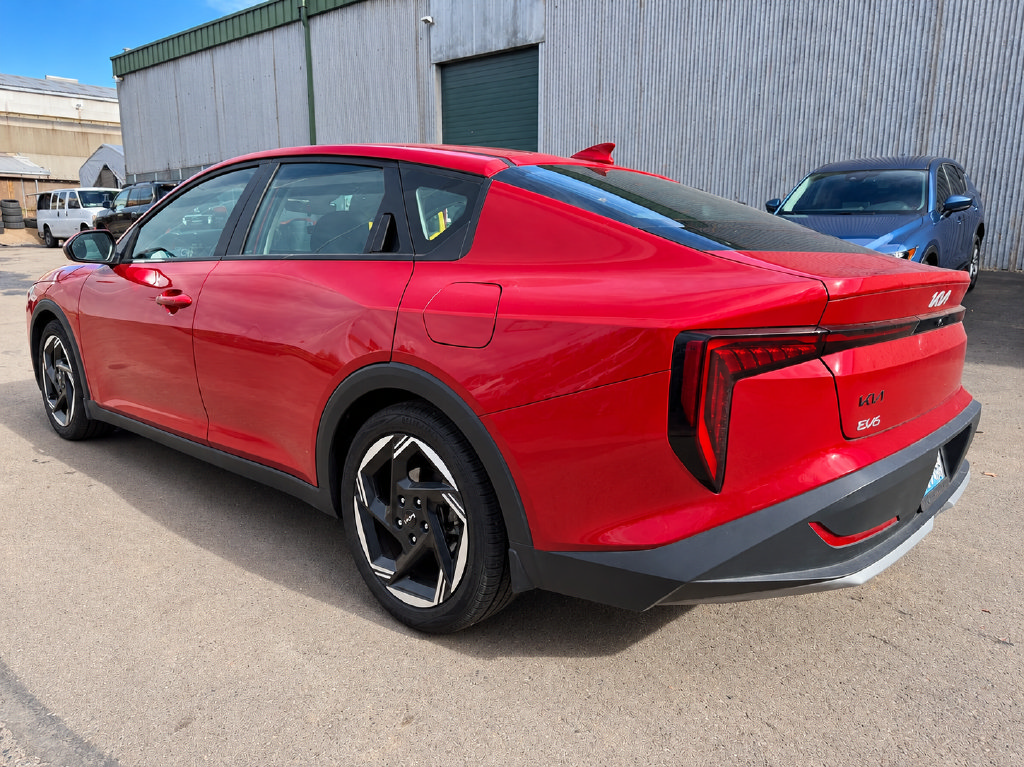 Used 2025 Kia K4 EX FWD image 2