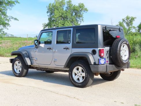 Used 2018 Jeep Wrangler Unlimited Sport S AWD/4WD image 22