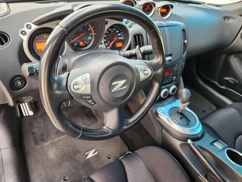 Used 2018 Nissan 370Z Roadster image 30