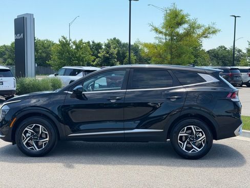 Used 2024 Kia Sportage LX AWD/4WD image 3