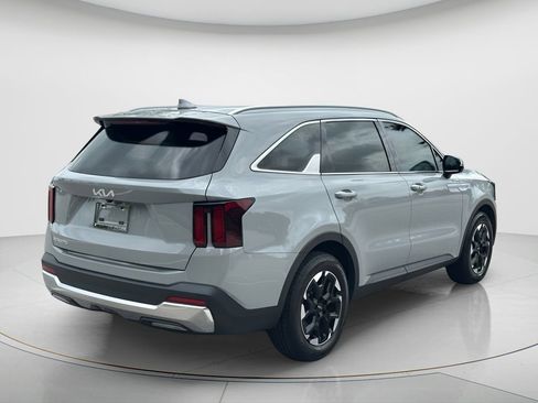 Used 2024 Kia Sorento S FWD image 5
