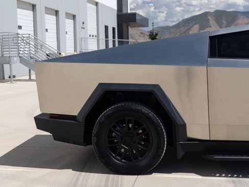 Used 2025 Tesla Cybertruck AWD Crew Cab image 9