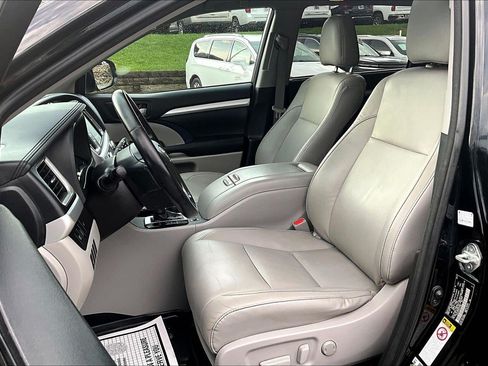 Used 2017 Toyota Highlander XLE AWD/4WD image 21