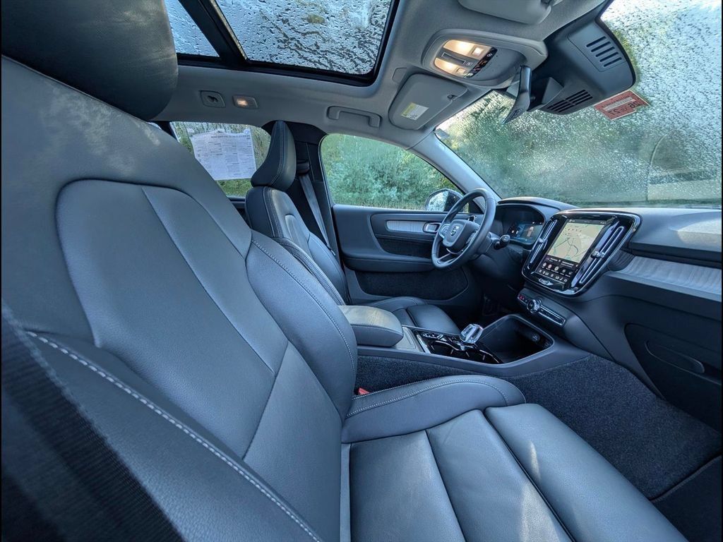 Certified 2026 Volvo XC40 B5 Plus AWD/4WD image 19