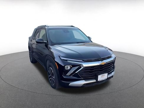 Used 2025 Chevrolet TrailBlazer LT FWD image 3