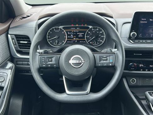 Used 2023 Nissan Rogue SV image 18