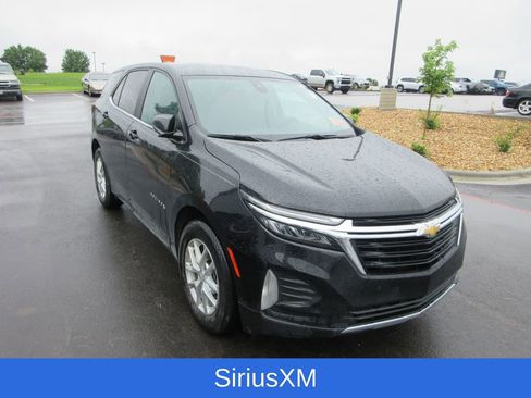 Used 2024 Chevrolet Equinox LT FWD image 2