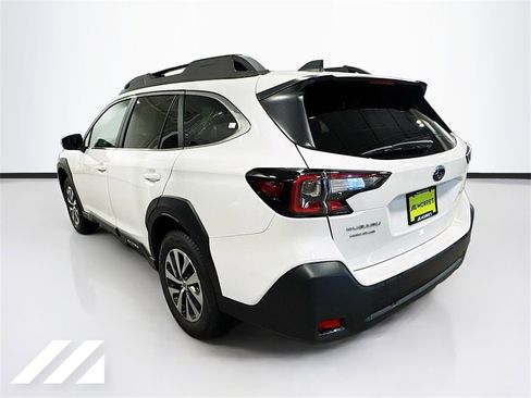 Used 2025 Subaru Outback Premium image 7