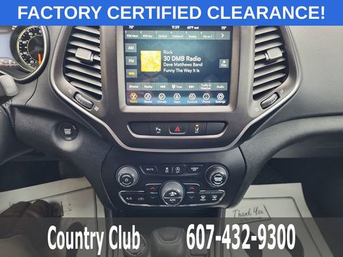 Used 2021 Jeep Cherokee Trailhawk AWD/4WD image 13