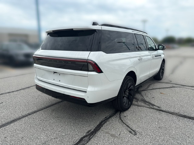 New 2027 Lincoln Navigator L Reserve w/ Jet Appearance Package AWD/4WD image 5