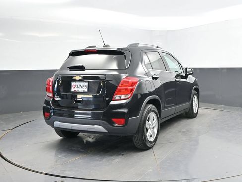 Used 2019 Chevrolet Trax LT w/ LT Convenience Package FWD image 9