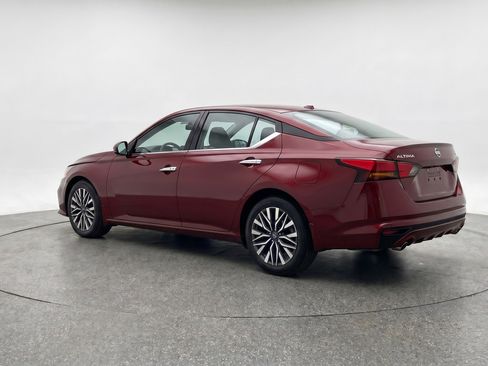 Used 2025 Nissan Altima 2.5 SV FWD image 6
