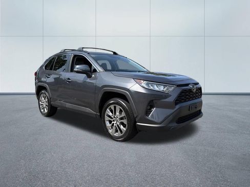 Used 2020 Toyota RAV4 XLE Premium AWD/4WD image 4