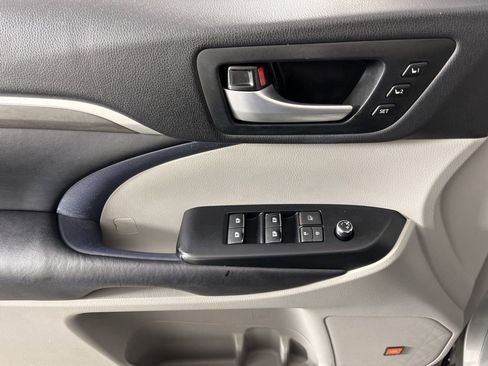 Used 2018 Toyota Highlander Limited Platinum image 29