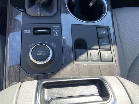 Used 2026 Toyota Highlander Limited AWD/4WD image 27