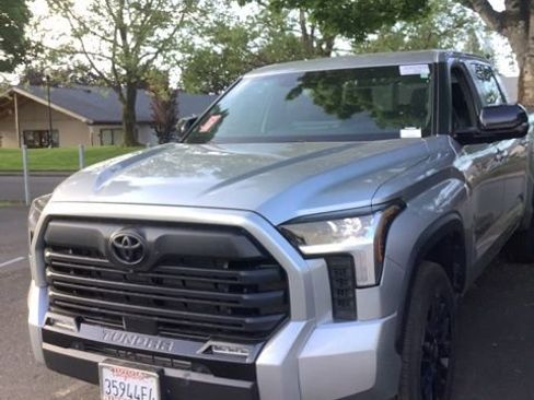 Used 2025 Toyota Tundra Limited AWD/4WD image 1