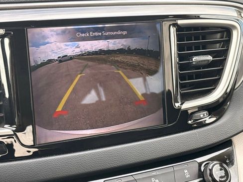 Used 2020 Chrysler Pacifica Touring-L Plus image 15