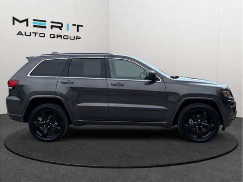 Used 2015 Jeep Grand Cherokee Altitude RWD image 10