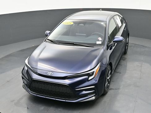 Used 2025 Toyota Corolla SE image 38