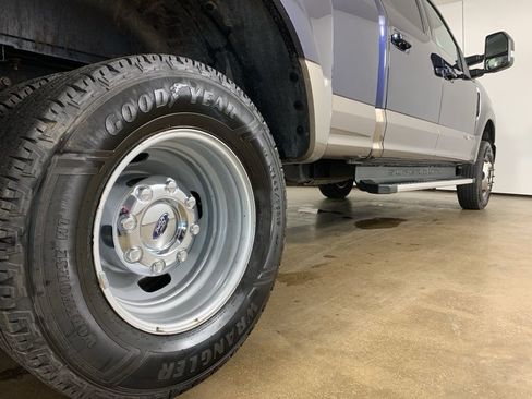Used 2022 Ford F350 Lariat w/ Lariat Ultimate Package AWD/4WD image 9