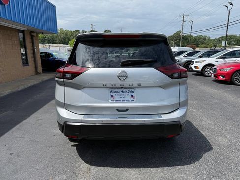 Used 2025 Nissan Rogue SV w/ SV Premium Package FWD image 9