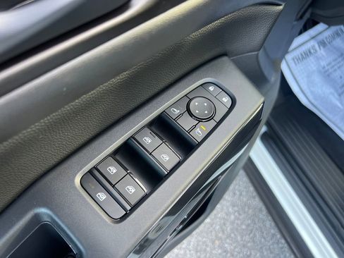 Used 2024 Nissan Pathfinder SV image 12