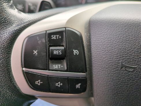 Used 2020 Ford Explorer XLT w/ Equipment Group 202A image 14